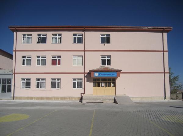 Helvadere Atatürk Ortaokulu Fotoğrafı
